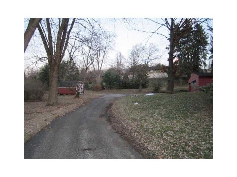618 Davidson Drive Rochester, PA 15074 - Photo 4 of 25 Exterior Front. driveway