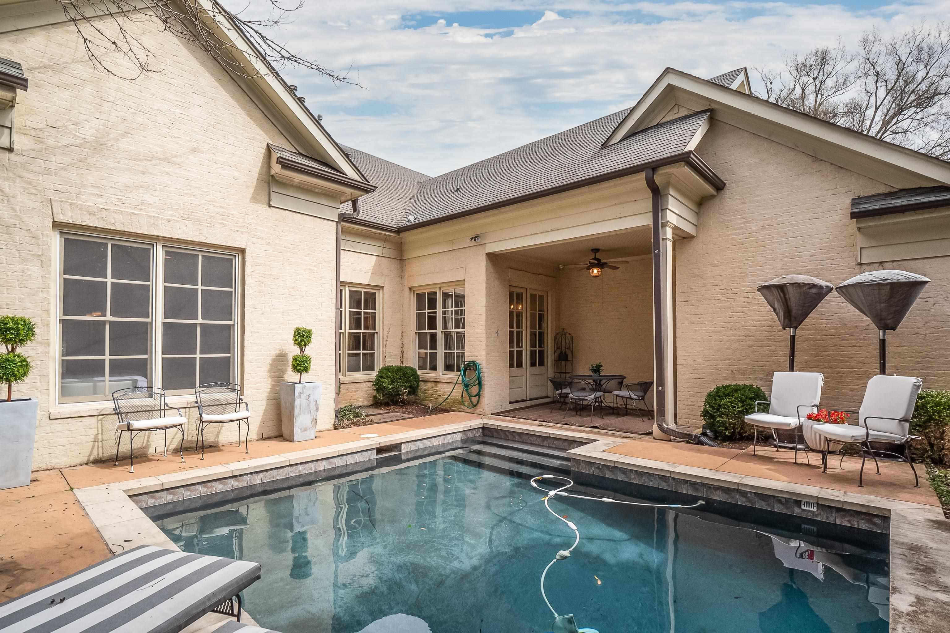 187 Ridgefield Road Memphis, TN 38111 - Photo 31 of 34 a swimming pool with outdoor seating