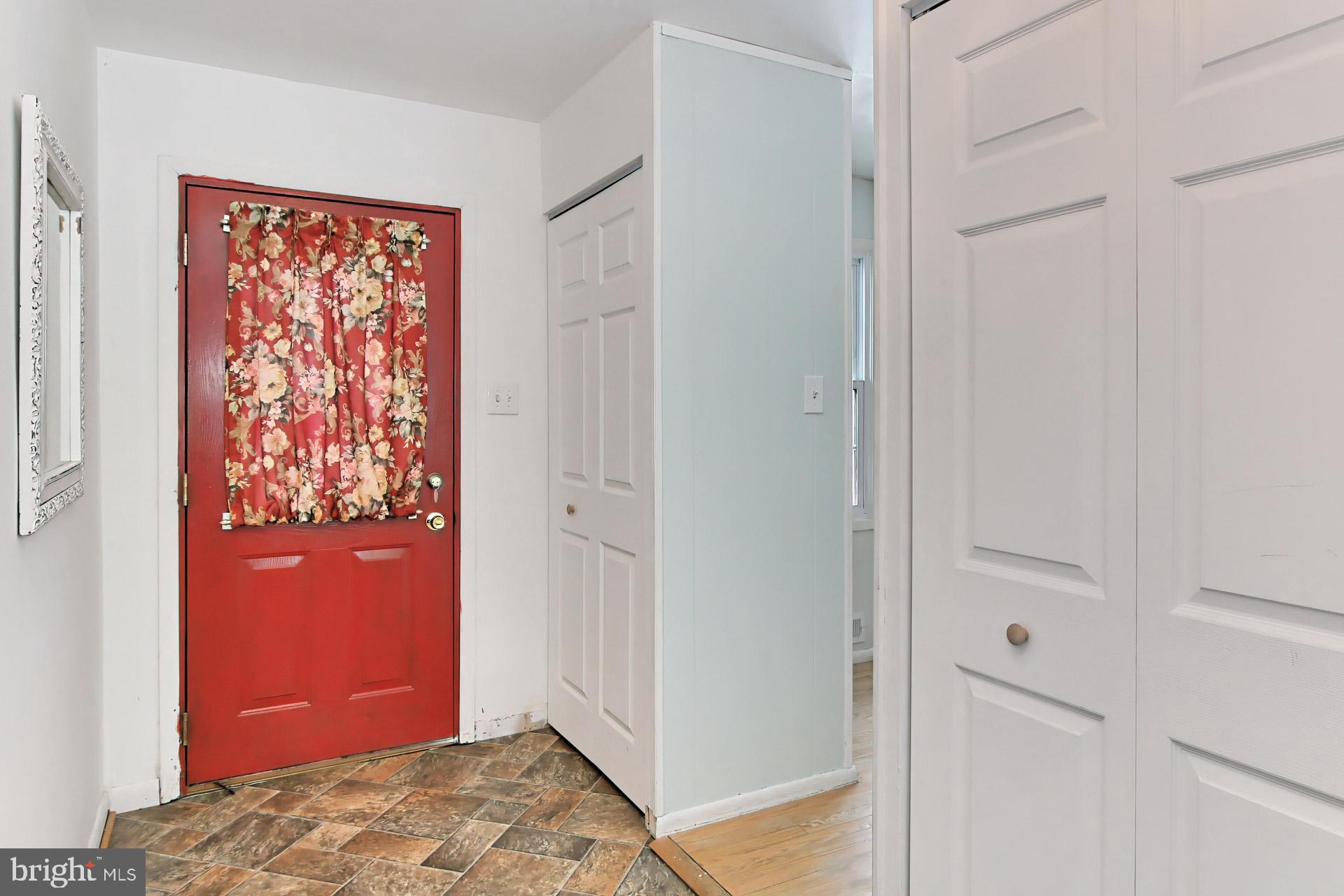 6305 Gormley Place Springfield, VA 22152 - Photo 7 of 66 Foyer