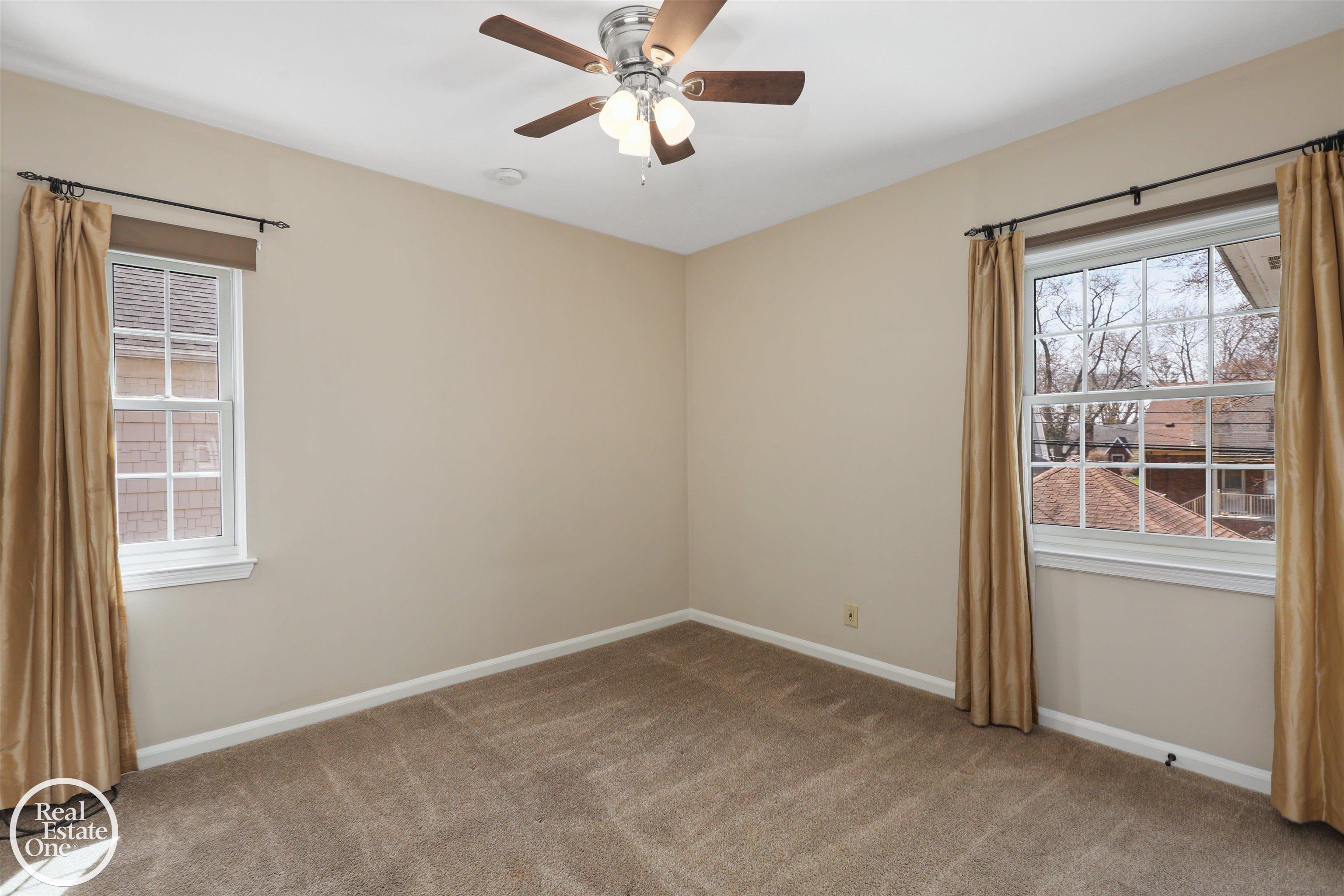 897 Rivard Boulevard Grosse Pointe, MI 48230 - Photo 37 of 42 50212858-a776b7fe-1586-4335-90c7-a4a5198795ac.JPG
