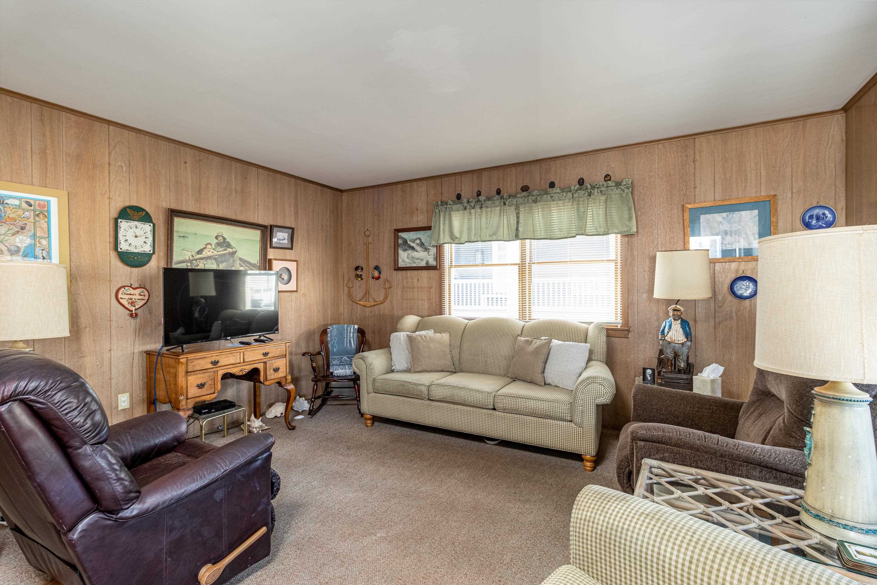 1745 1st Avalon, NJ 08202 - Photo 7 of 17 a living room with furniture and a flat screen tv