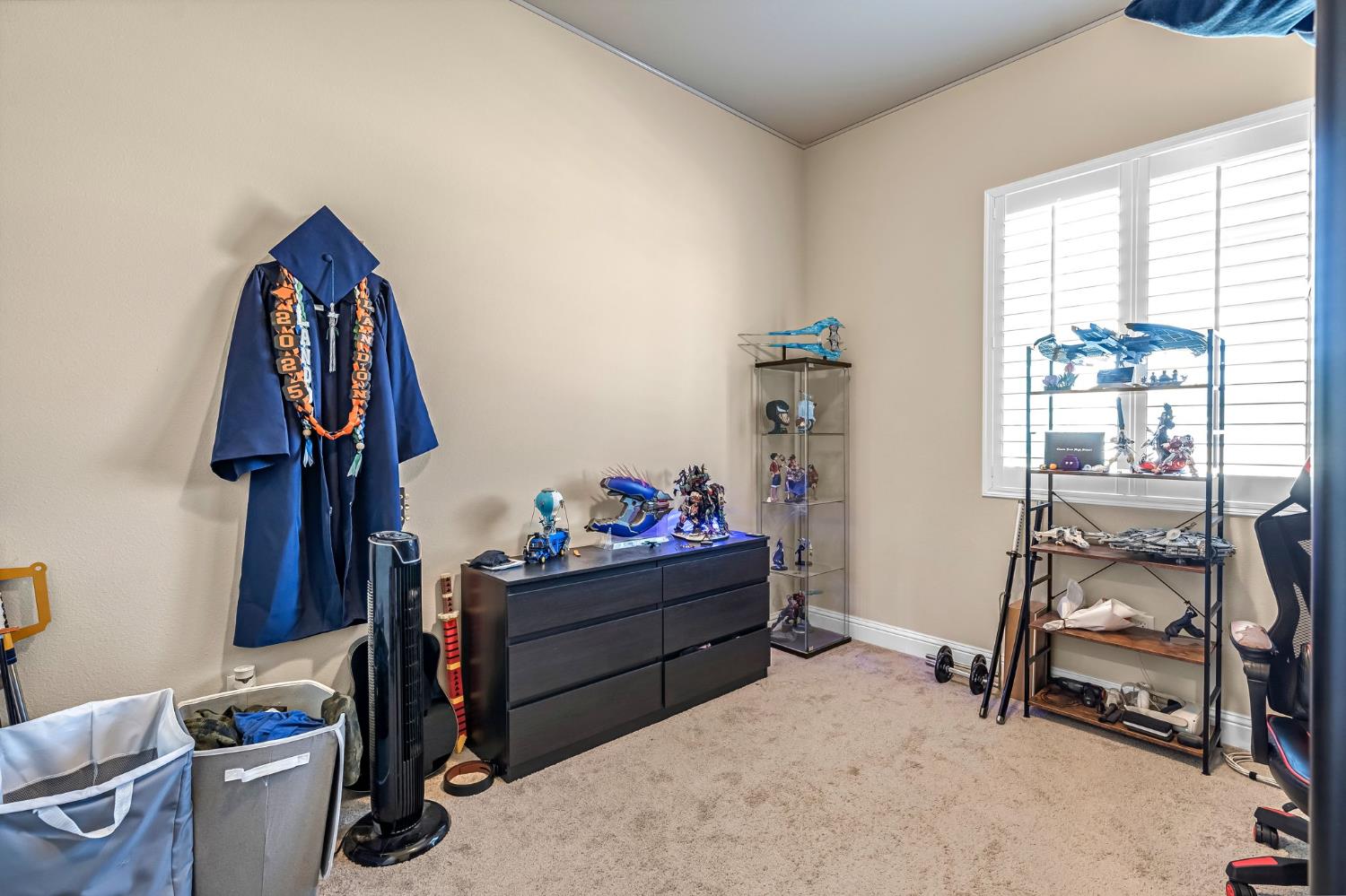 2468 Montana Avenue Clovis, CA 93619 - Photo 20 of 33 a bed room with a bed and a window