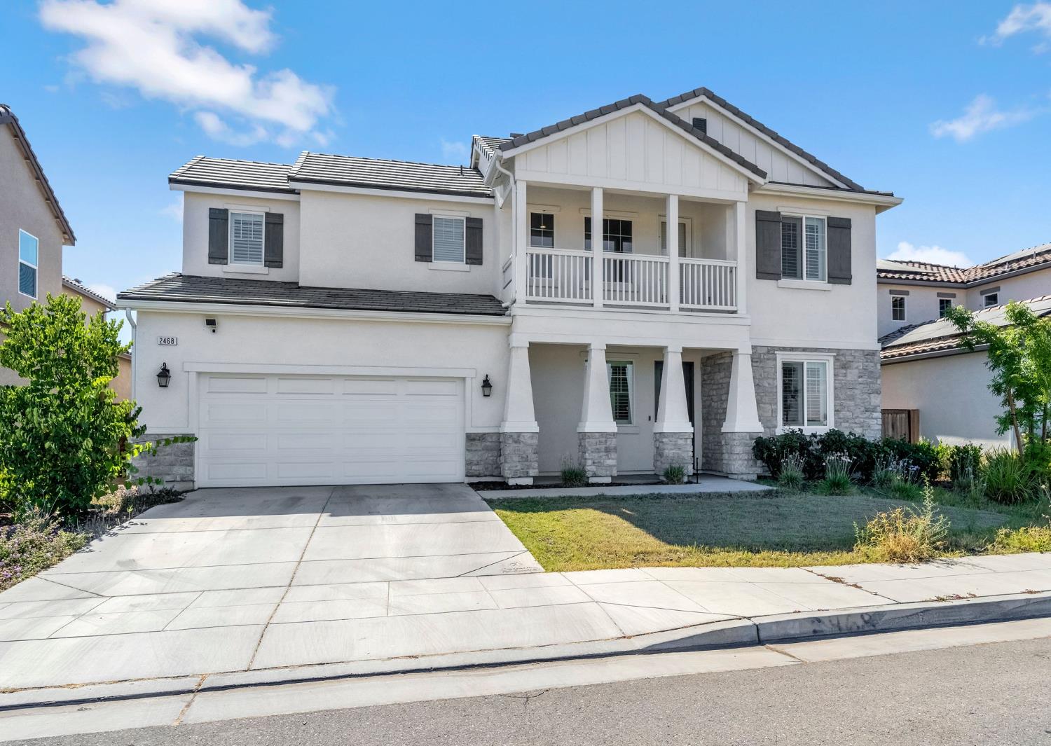 2468 Montana Avenue Clovis, CA 93619 - Photo 2 of 33 a view of a yard in front of house