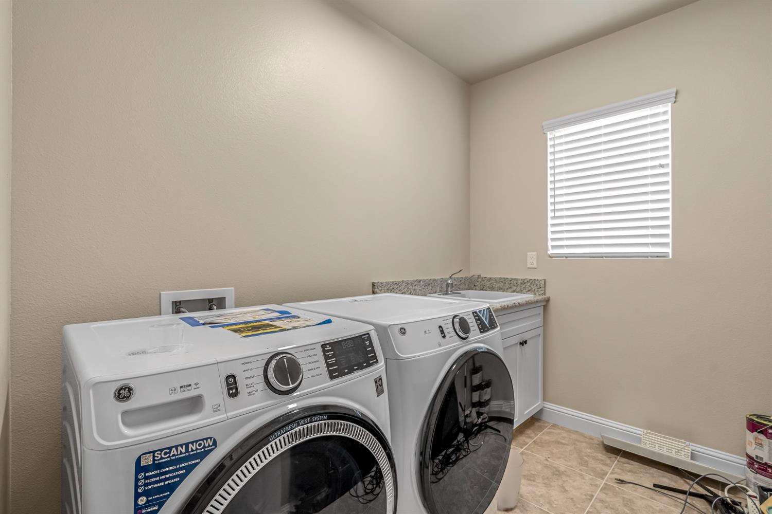 2468 Montana Avenue Clovis, CA 93619 - Photo 29 of 33 a utility room with dryer and washer