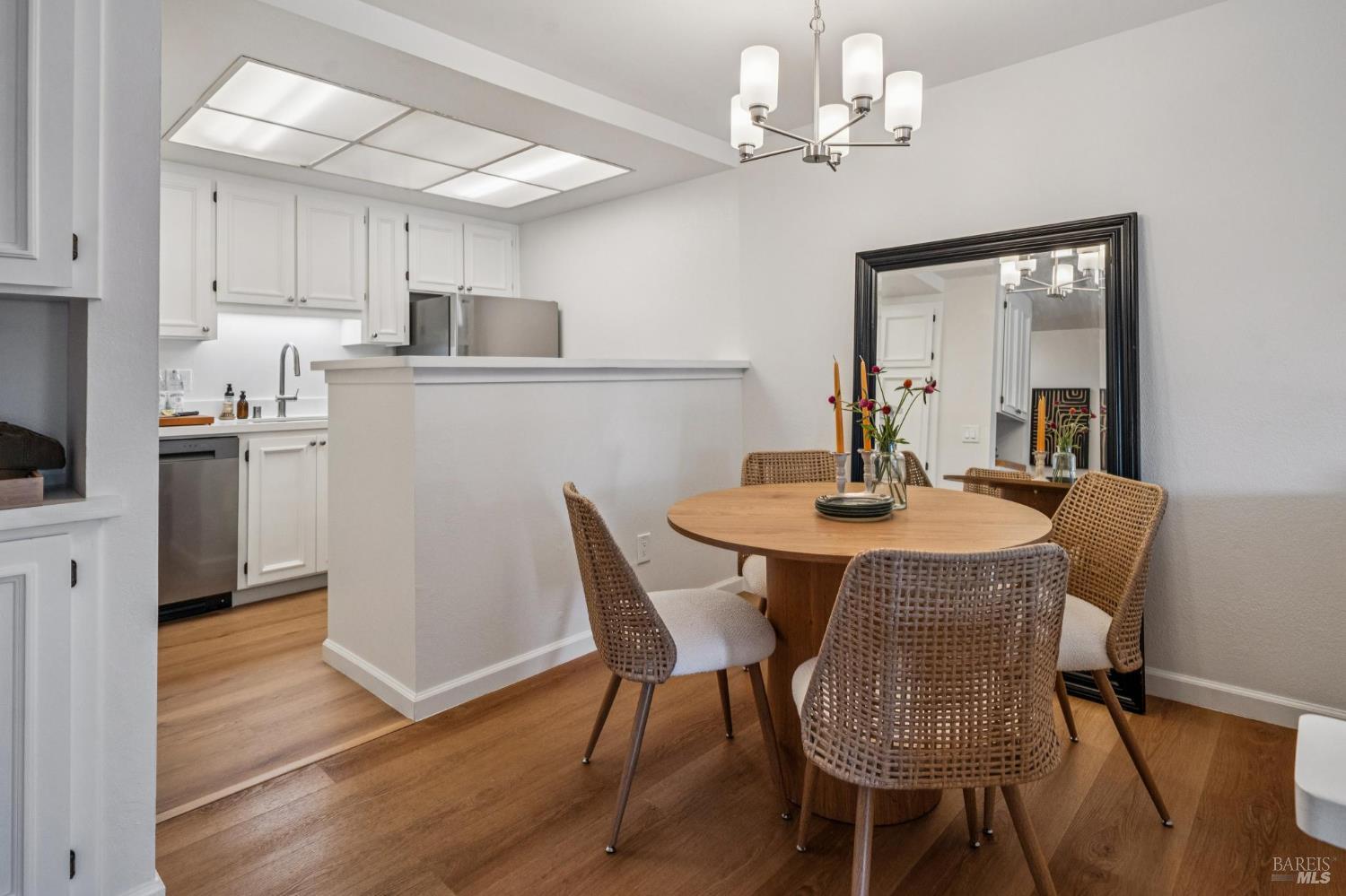 574 Seaver Drive Mill Valley, CA 94941 - Photo 10 of 30 Gallery Image 10