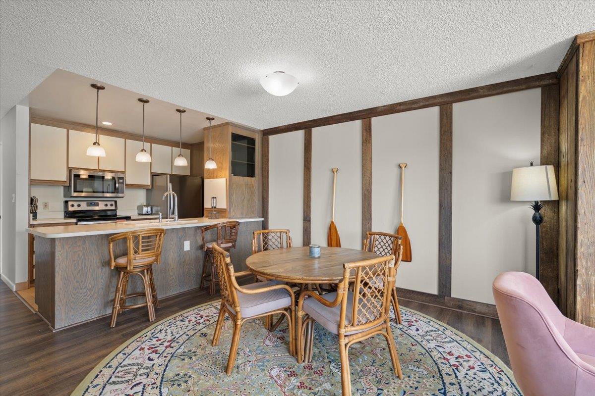 101 Shell Road, Unit 211 Watsonville, CA 95076 - Photo 13 of 29 a kitchen with a table chairs and microwave