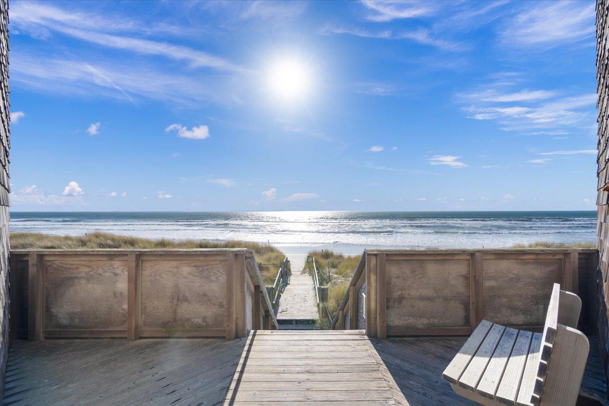 101 Shell Road, Unit 211 Watsonville, CA 95076 - Photo 19 of 29 a view of an empty room with wooden floor and a window