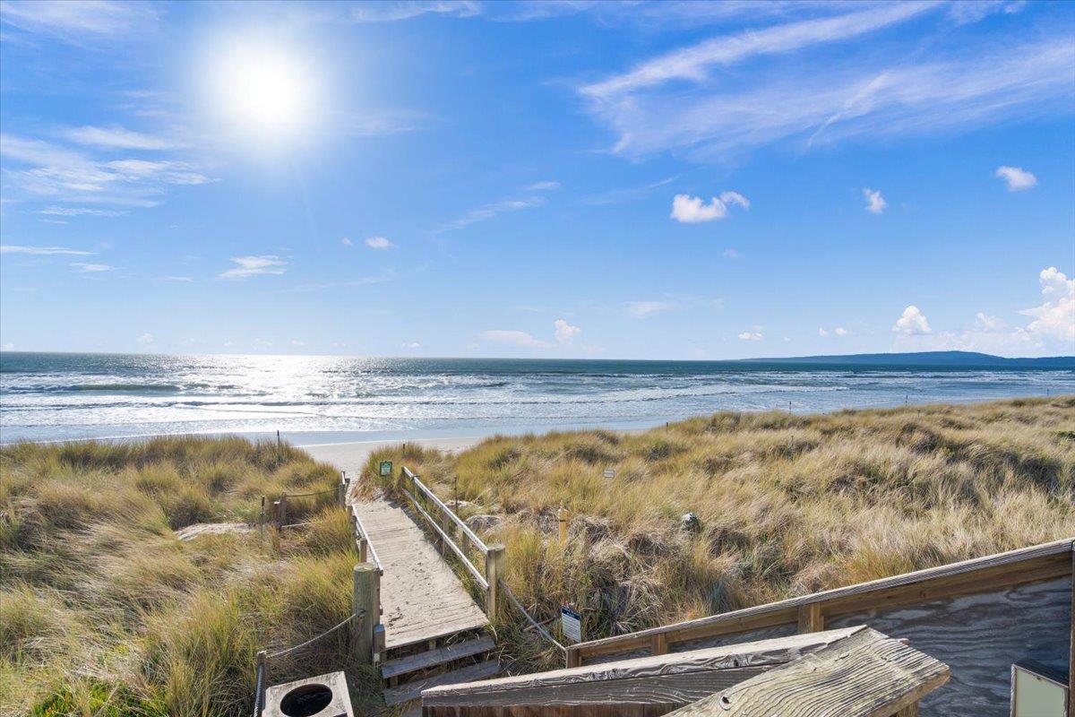 101 Shell Road, Unit 211 Watsonville, CA 95076 - Photo 20 of 29 a view of an ocean