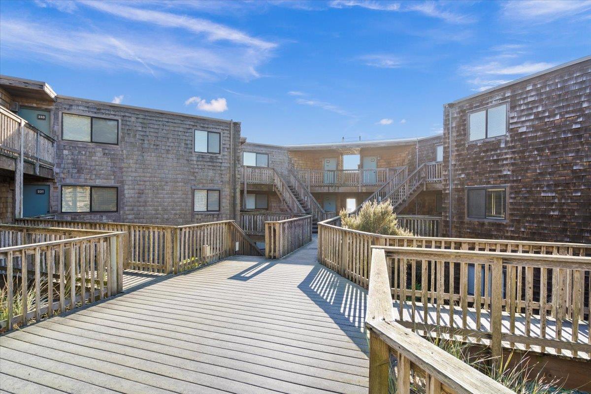 101 Shell Road, Unit 211 Watsonville, CA 95076 - Photo 8 of 29 a balcony view with a seating space