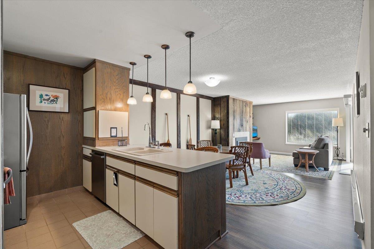 101 Shell Road, Unit 211 Watsonville, CA 95076 - Photo 10 of 29 a dining table with chairs and window