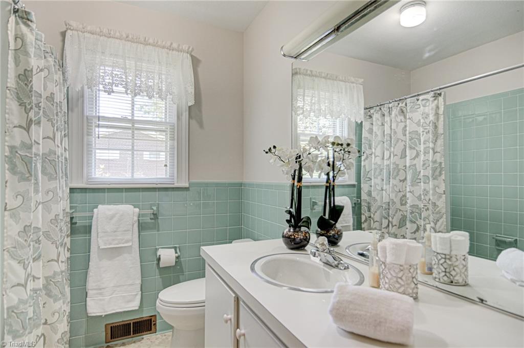3602 Milhaven Road Winston-Salem, NC 27106 - Photo 24 of 36 Second full tub/shower bathroom