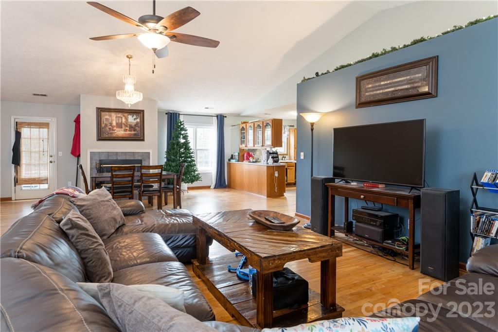 711 Crest Road Flat Rock, NC 28731 - Photo 11 of 36 Gallery Image 11