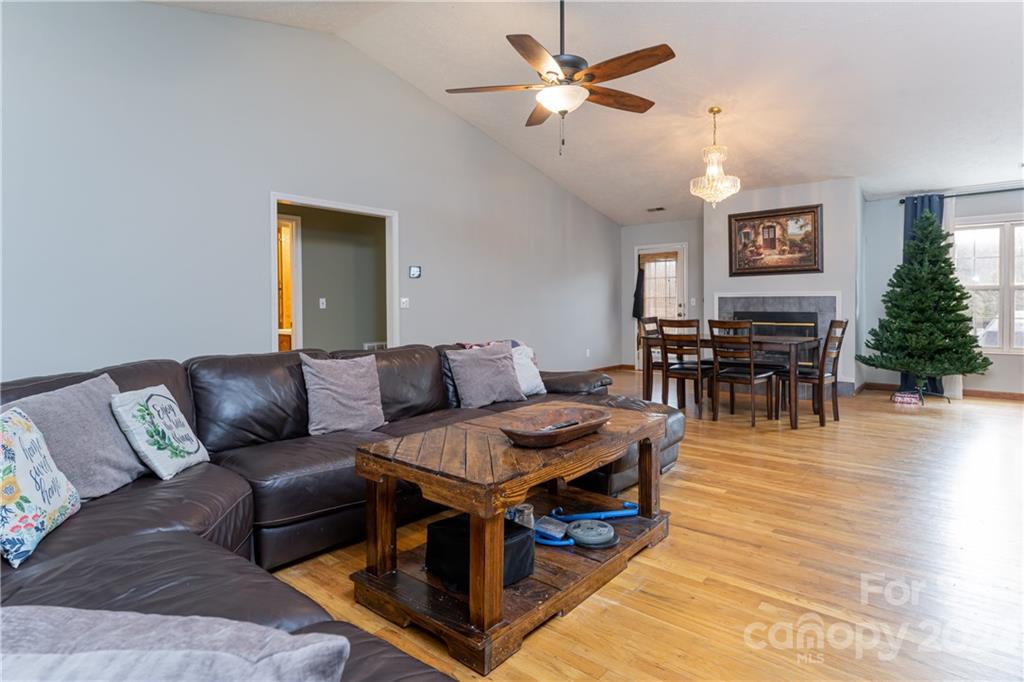 711 Crest Road Flat Rock, NC 28731 - Photo 12 of 36 Gallery Image 12