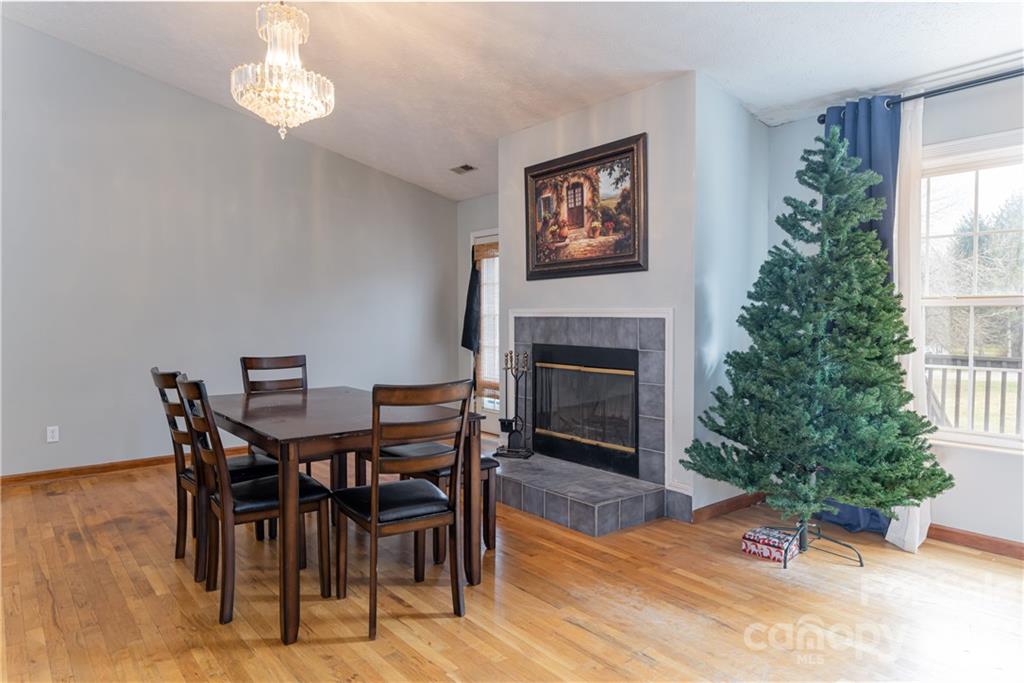 711 Crest Road Flat Rock, NC 28731 - Photo 15 of 36 Gallery Image 15