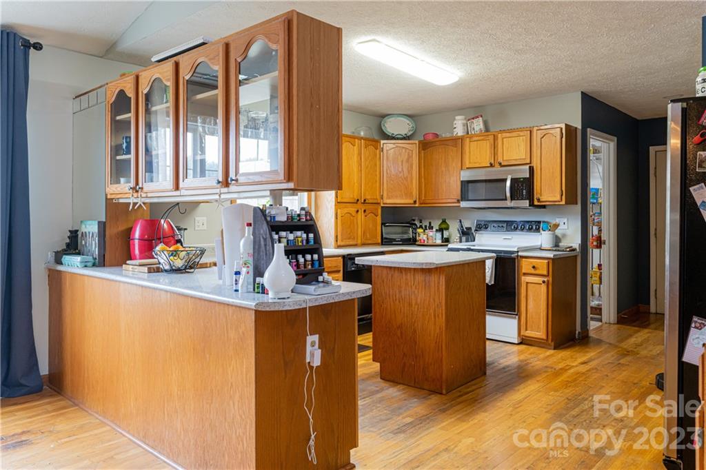 711 Crest Road Flat Rock, NC 28731 - Photo 17 of 36 Gallery Image 17