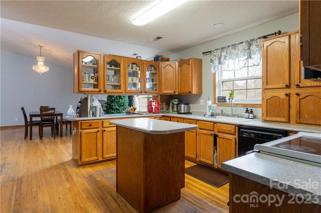 711 Crest Road Flat Rock, NC 28731 - Photo 19 of 36 Gallery Image 19