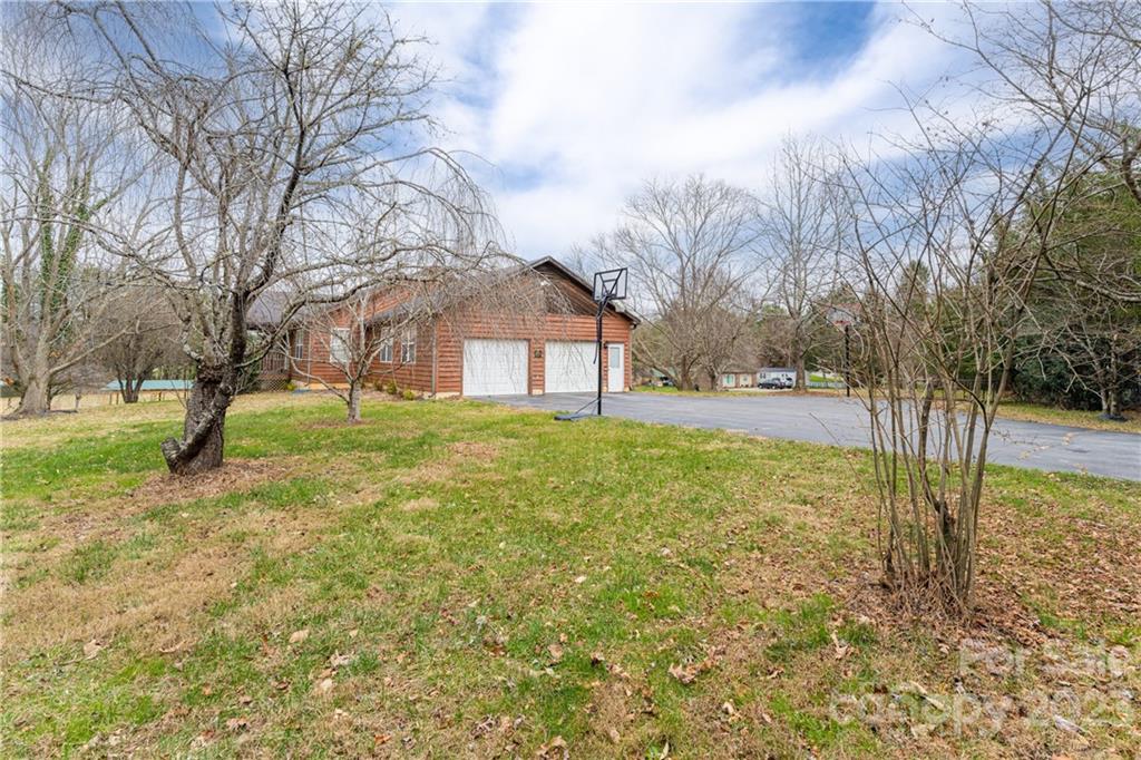 711 Crest Road Flat Rock, NC 28731 - Photo 4 of 36 Gallery Image 4