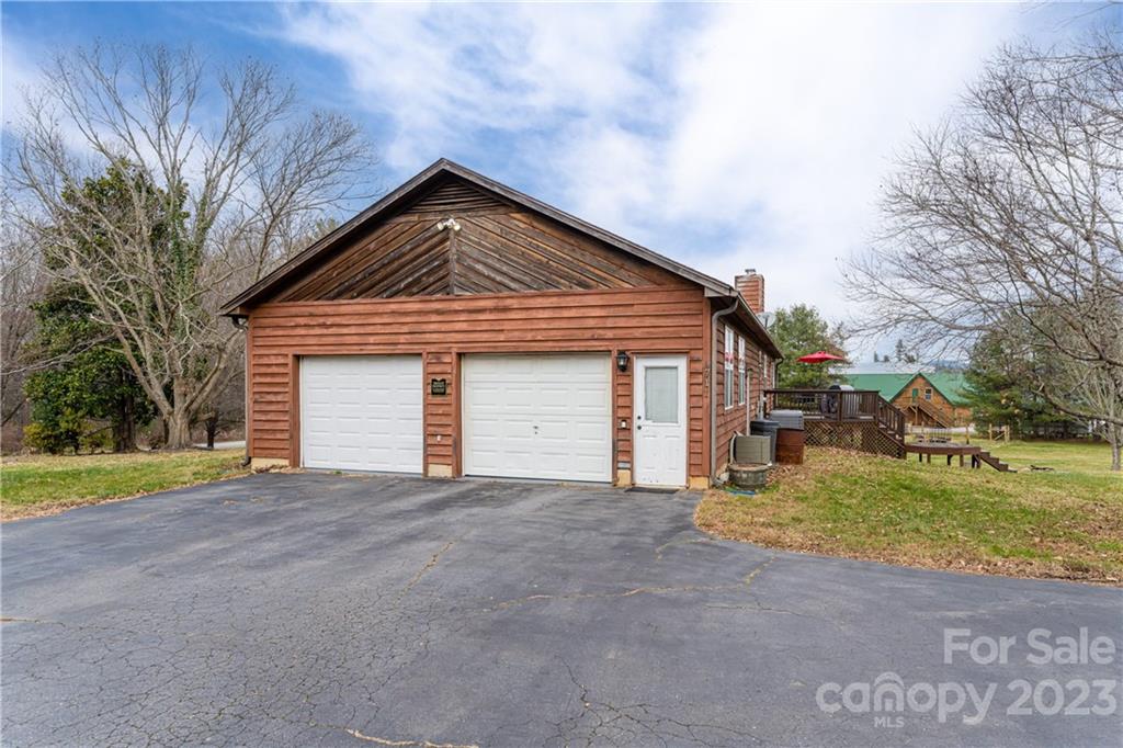 711 Crest Road Flat Rock, NC 28731 - Photo 6 of 36 Gallery Image 6