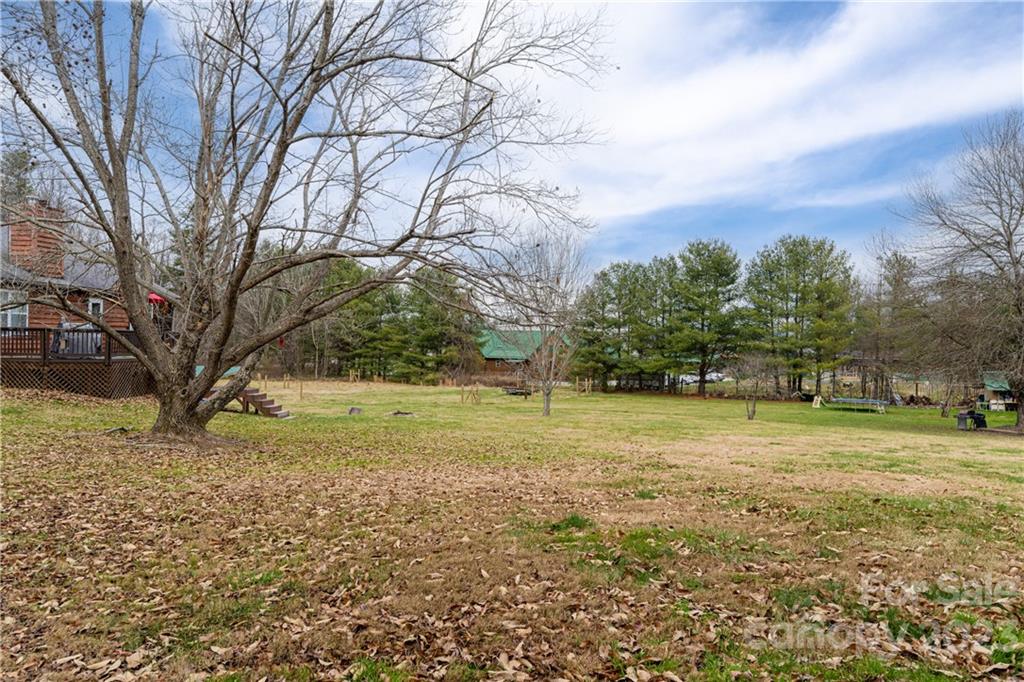 711 Crest Road Flat Rock, NC 28731 - Photo 7 of 36 Gallery Image 7