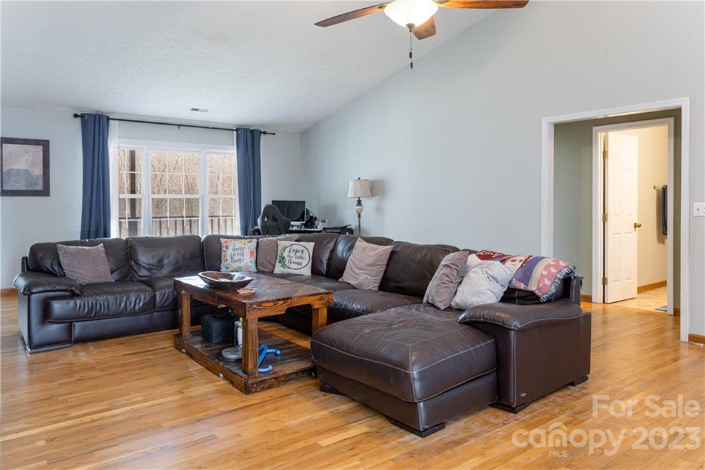 711 Crest Road Flat Rock, NC 28731 - Photo 9 of 36 Gallery Image 9