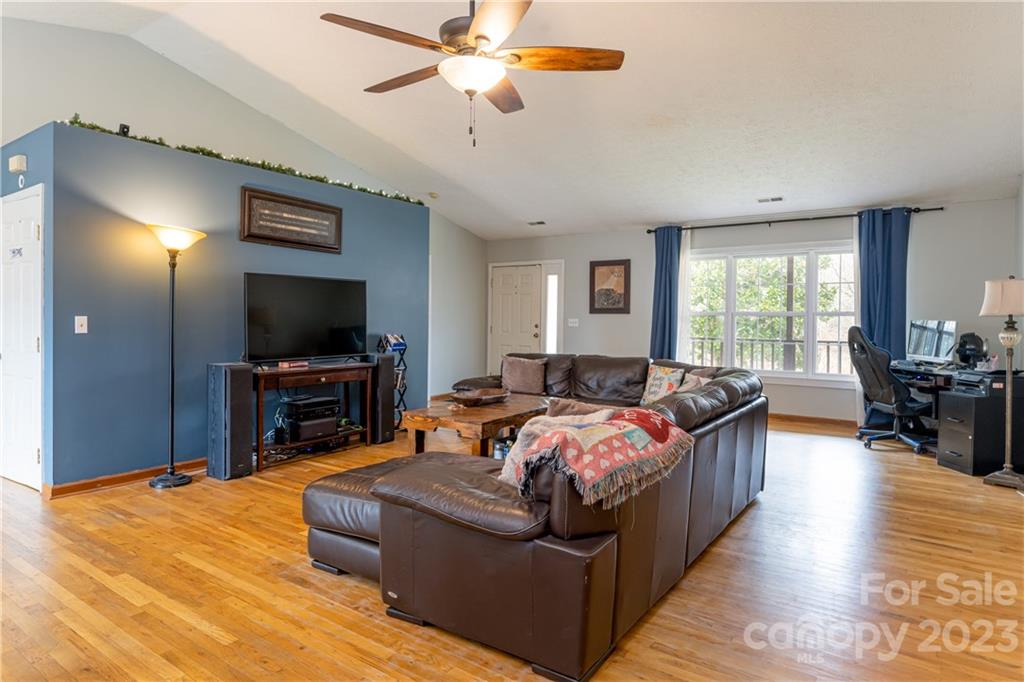 711 Crest Road Flat Rock, NC 28731 - Photo 10 of 36 Gallery Image 10