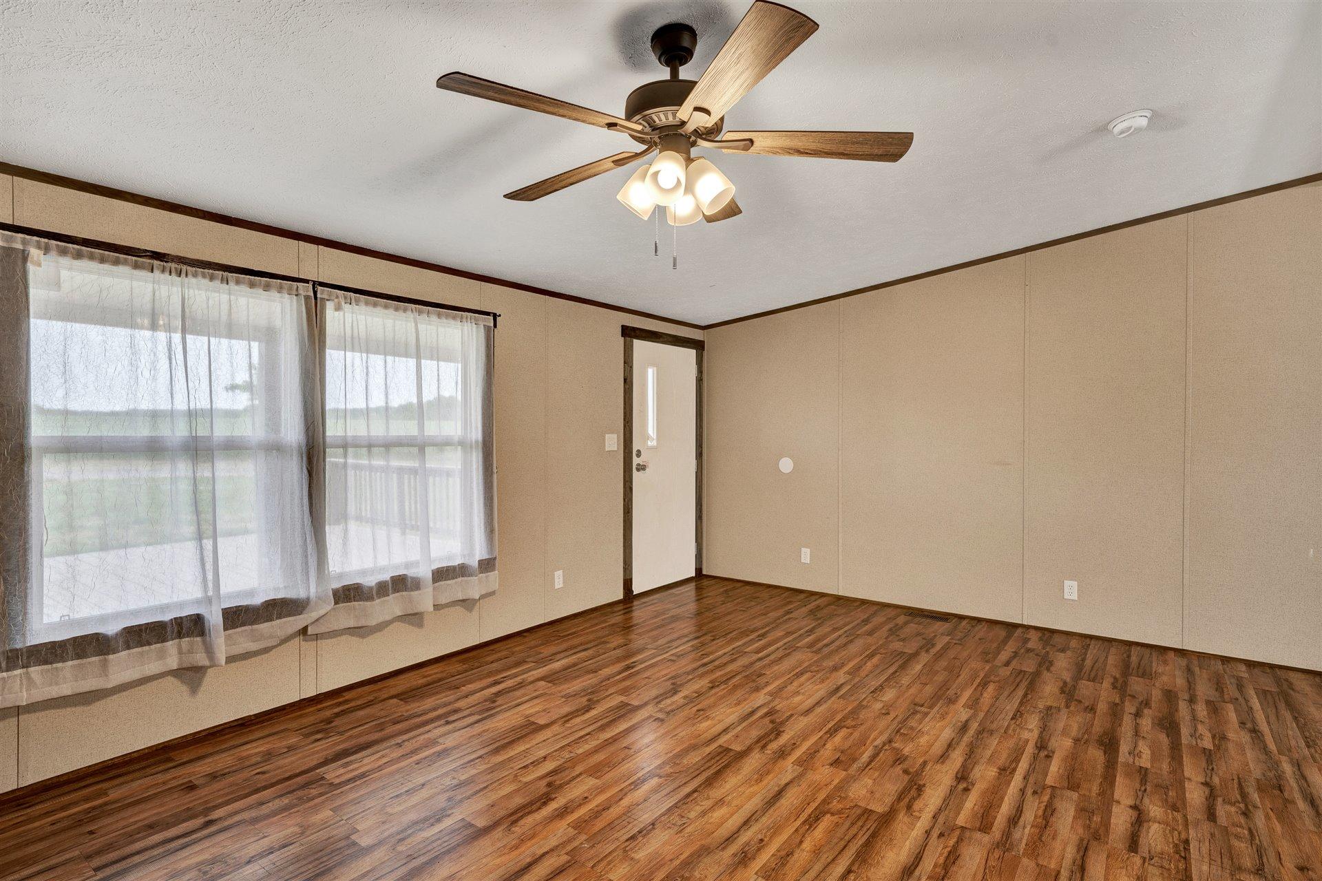 04-Shows Great 2855 Muse Field Rd-8