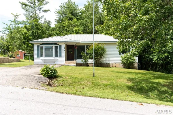 $169,000 | 304 West 6th Street, Dixon, MO 65459