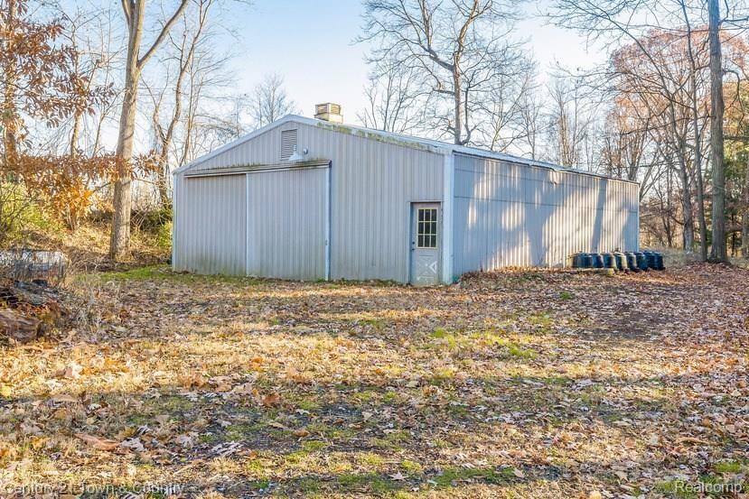 977 Sexton Road Howell, MI 48843 - Photo 26 of 33 26.jpg