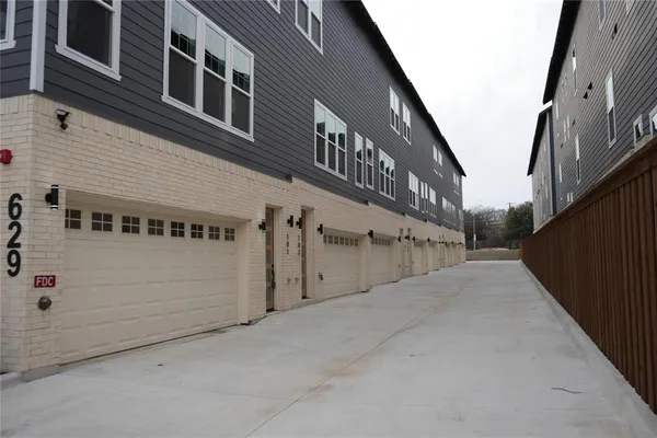 $2,539 | 629 North Tyler Street, Unit 105, Dallas, TX 75208