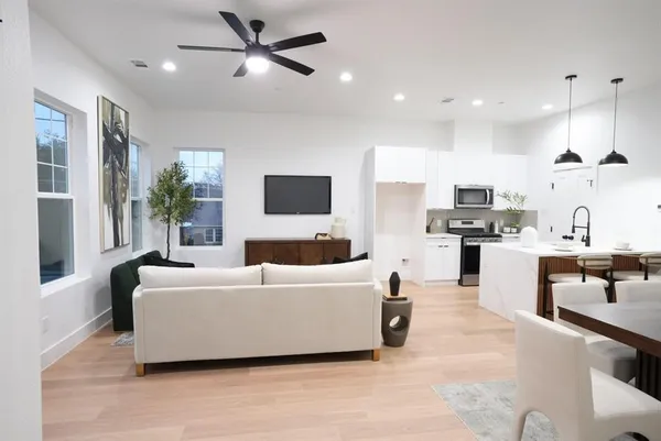 $2,539 | 629 North Tyler Street, Unit 105, Dallas, TX 75208