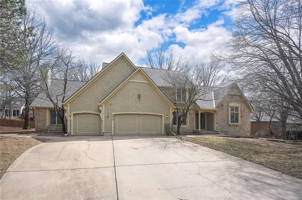 $750,000 | 4417 West 130th Street, Leawood, KS 66209