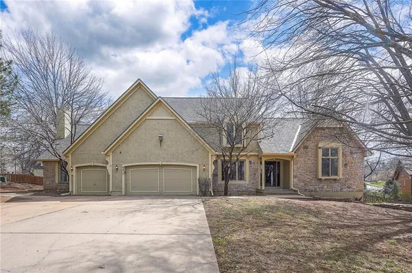$750,000 | 4417 West 130th Street, Leawood, KS 66209