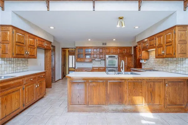 $750,000 | 4417 West 130th Street, Leawood, KS 66209