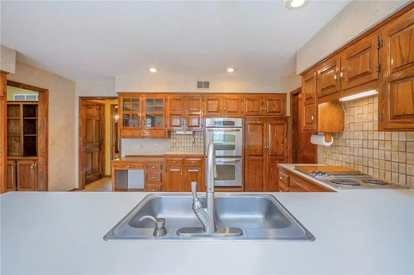 $750,000 | 4417 West 130th Street, Leawood, KS 66209