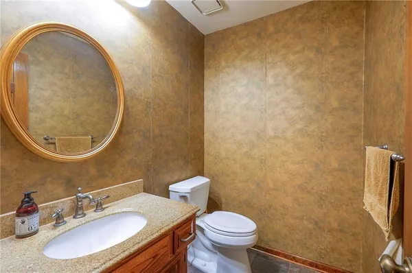 $750,000 | 4417 West 130th Street, Leawood, KS 66209