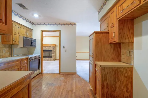 $750,000 | 4417 West 130th Street, Leawood, KS 66209