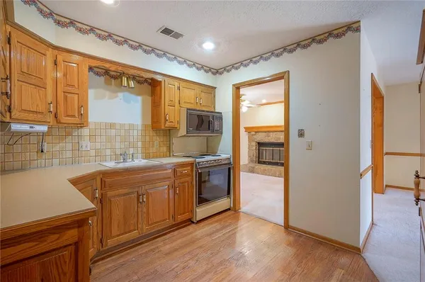 $750,000 | 4417 West 130th Street, Leawood, KS 66209