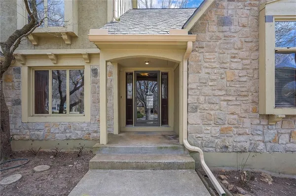 $750,000 | 4417 West 130th Street, Leawood, KS 66209