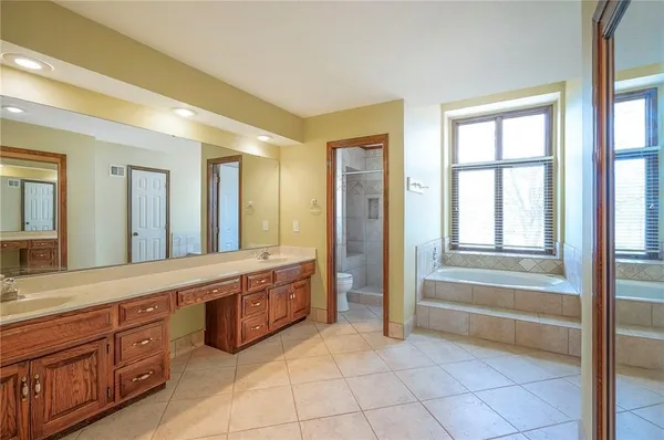 $750,000 | 4417 West 130th Street, Leawood, KS 66209