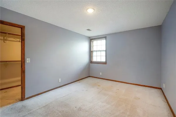 $750,000 | 4417 West 130th Street, Leawood, KS 66209