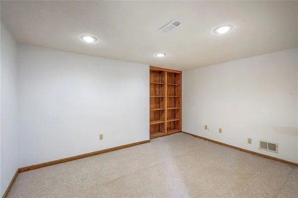 $750,000 | 4417 West 130th Street, Leawood, KS 66209