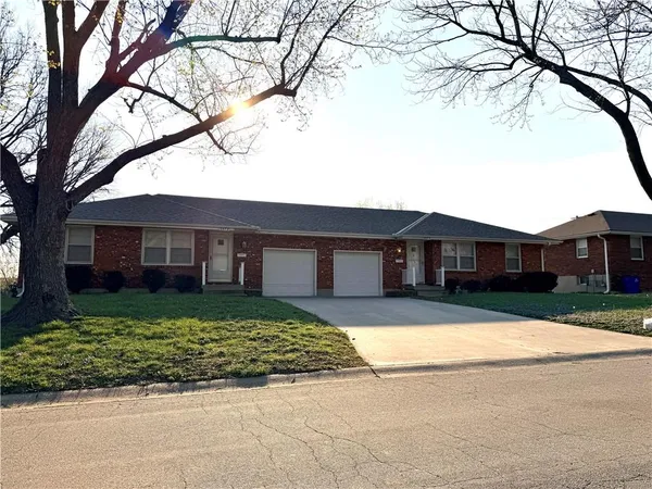 $415,000 | 807 Northeast Magellan Avenue, Lee's Summit, MO 64086