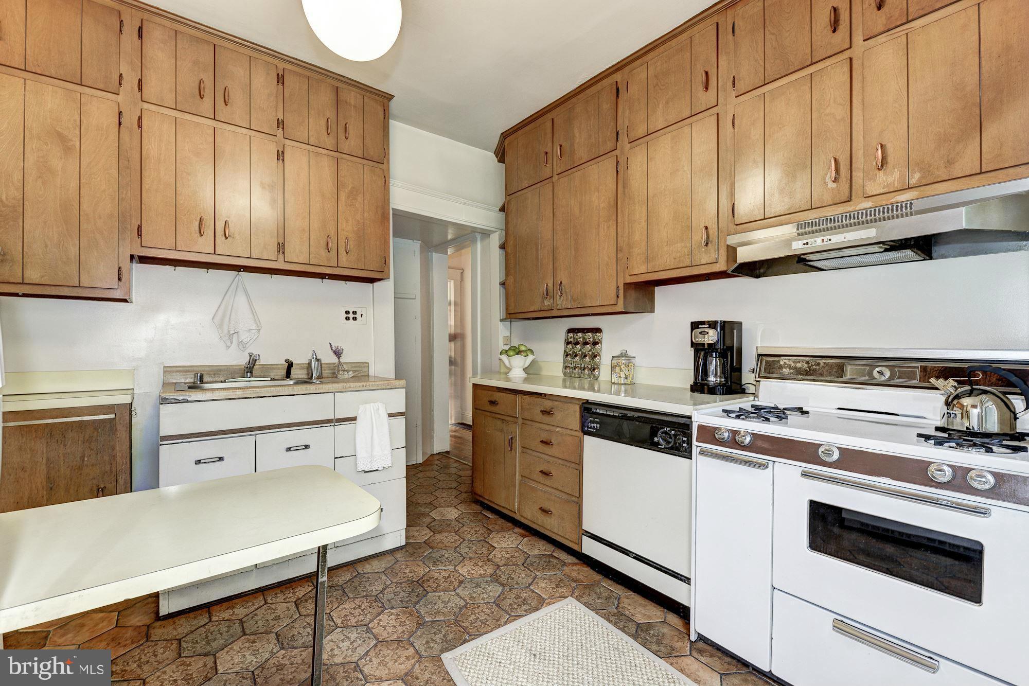 3035 Rodman Street Northwest Washington, DC 20008 - Photo 11 of 20 Kitchen
