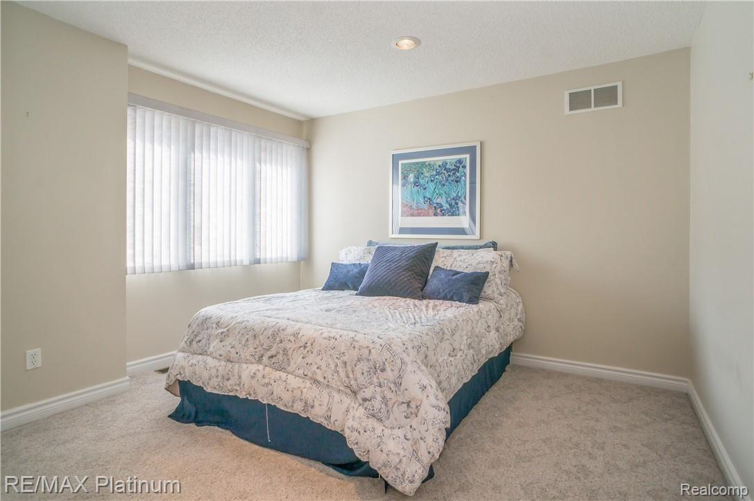 8433 Hyne Road Brighton, MI 48114 - Photo 23 of 39 Second Guest Room
