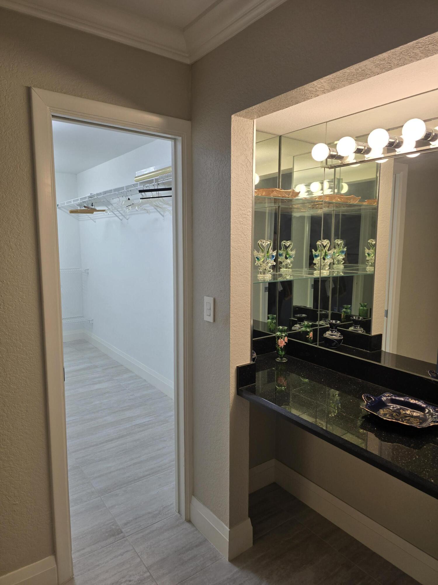 7580 Regency Lake Drive, Unit 402 Boca Raton, FL 33433 - Photo 18 of 28 1000056643