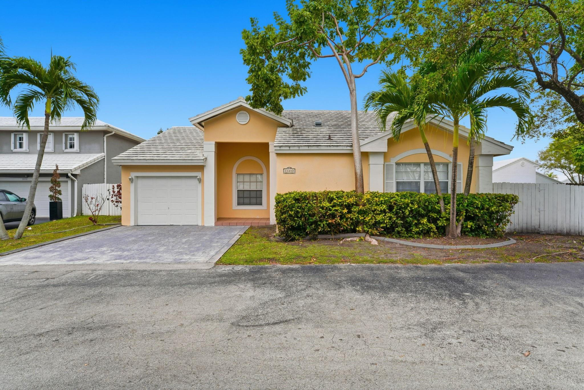 11242 Southwest 64th Lane Miami, FL 33173 - Photo 1 of 35 Photo 1