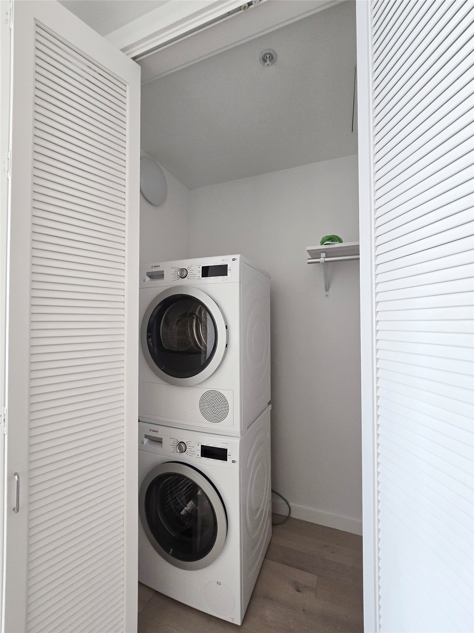 313 West 17th Street, Unit 1802 Austin, TX 78701 - Photo 7 of 24 a utility room with dryer and washer