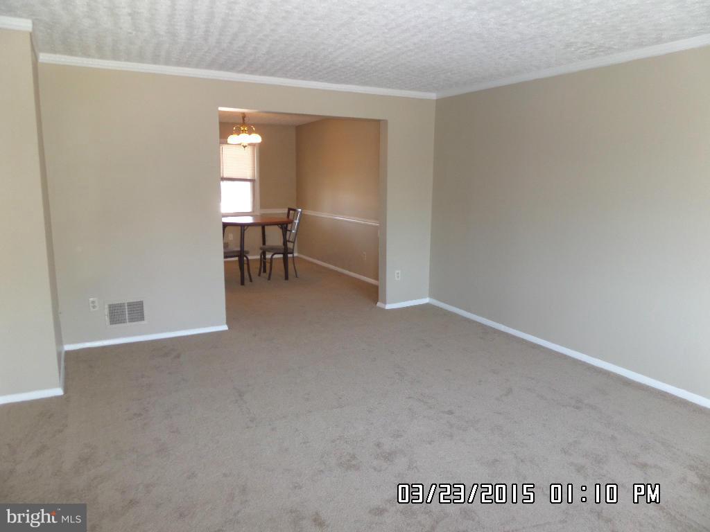 5704 Utrecht Road Baltimore, MD 21206 - Photo 3 of 19 Living Room