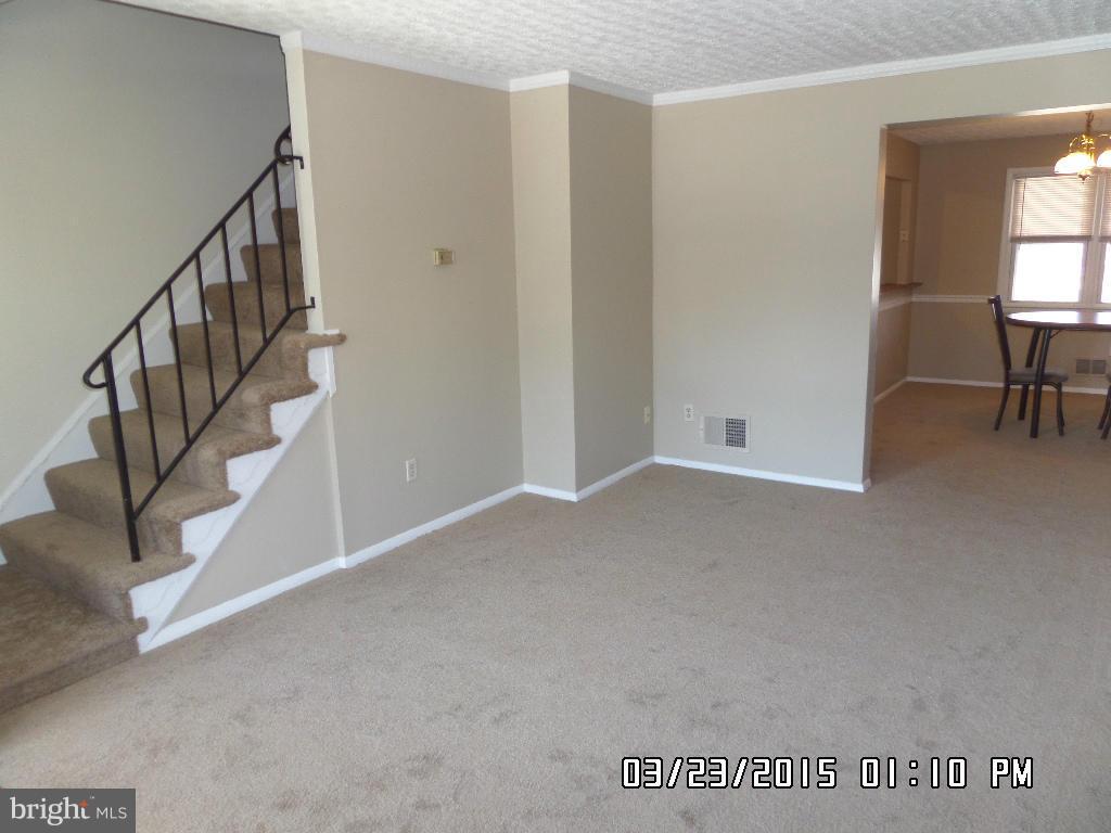 5704 Utrecht Road Baltimore, MD 21206 - Photo 5 of 19 Living Room