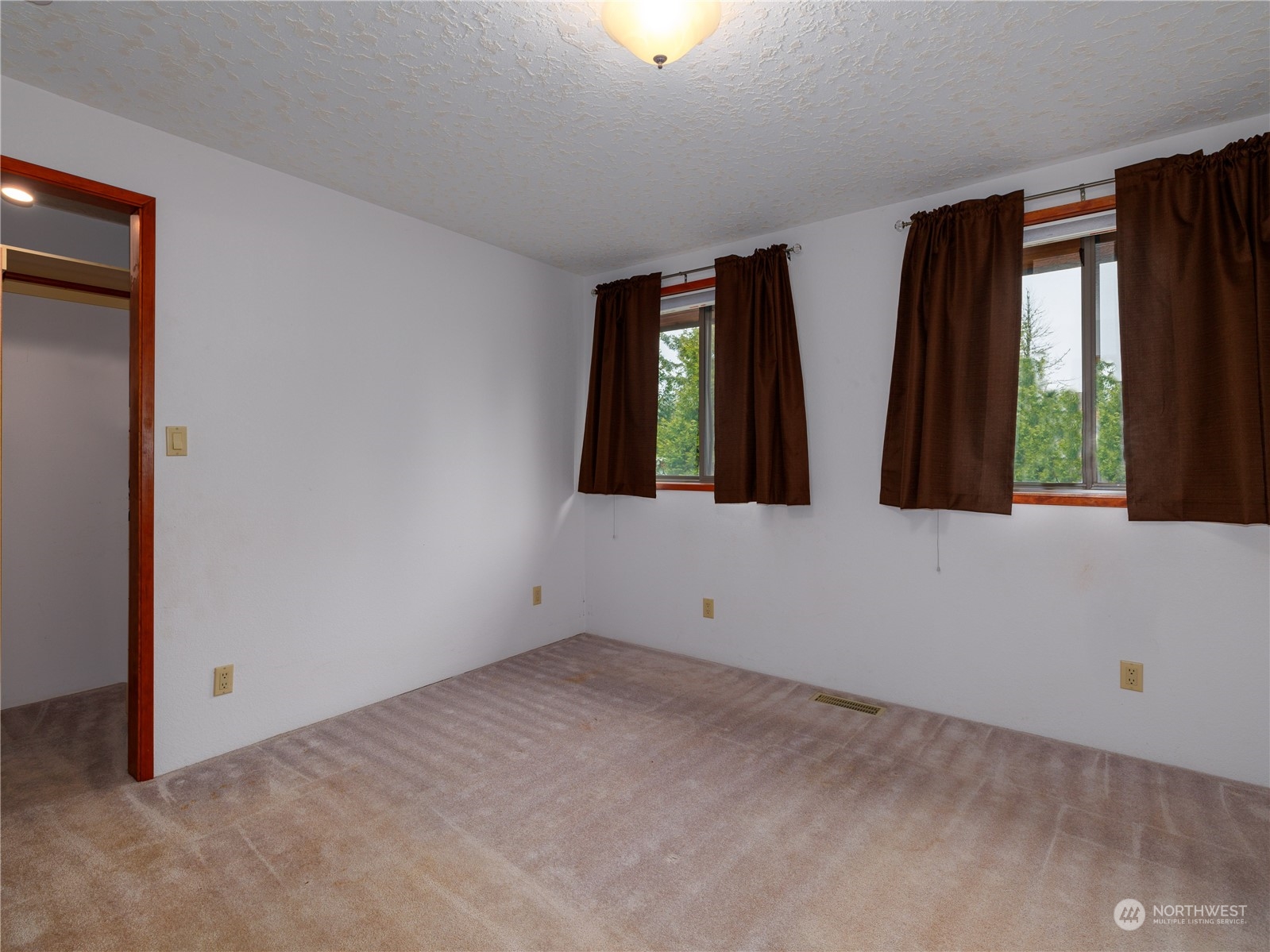 133 Ridgeview Road Chehalis, WA 98532 - Photo 12 of 32 an empty room with windows and outdoor view
